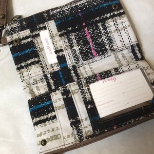 🍩3/$25 NWT wristlet, pouch and wallet in one
